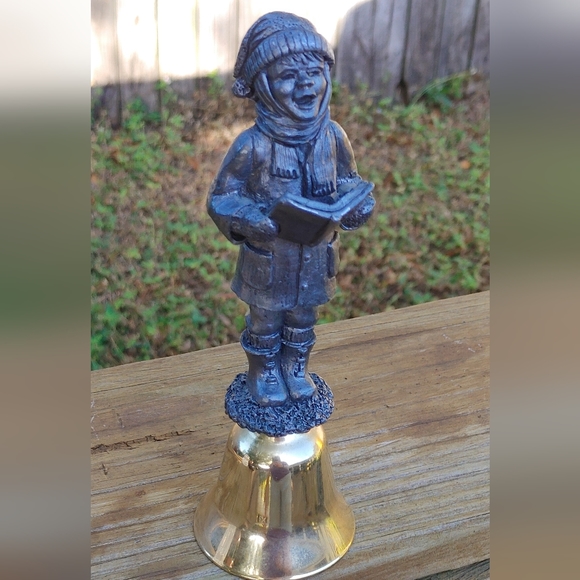 Michael Ricker The Caroler Boy Bell - Picture 8 of 9